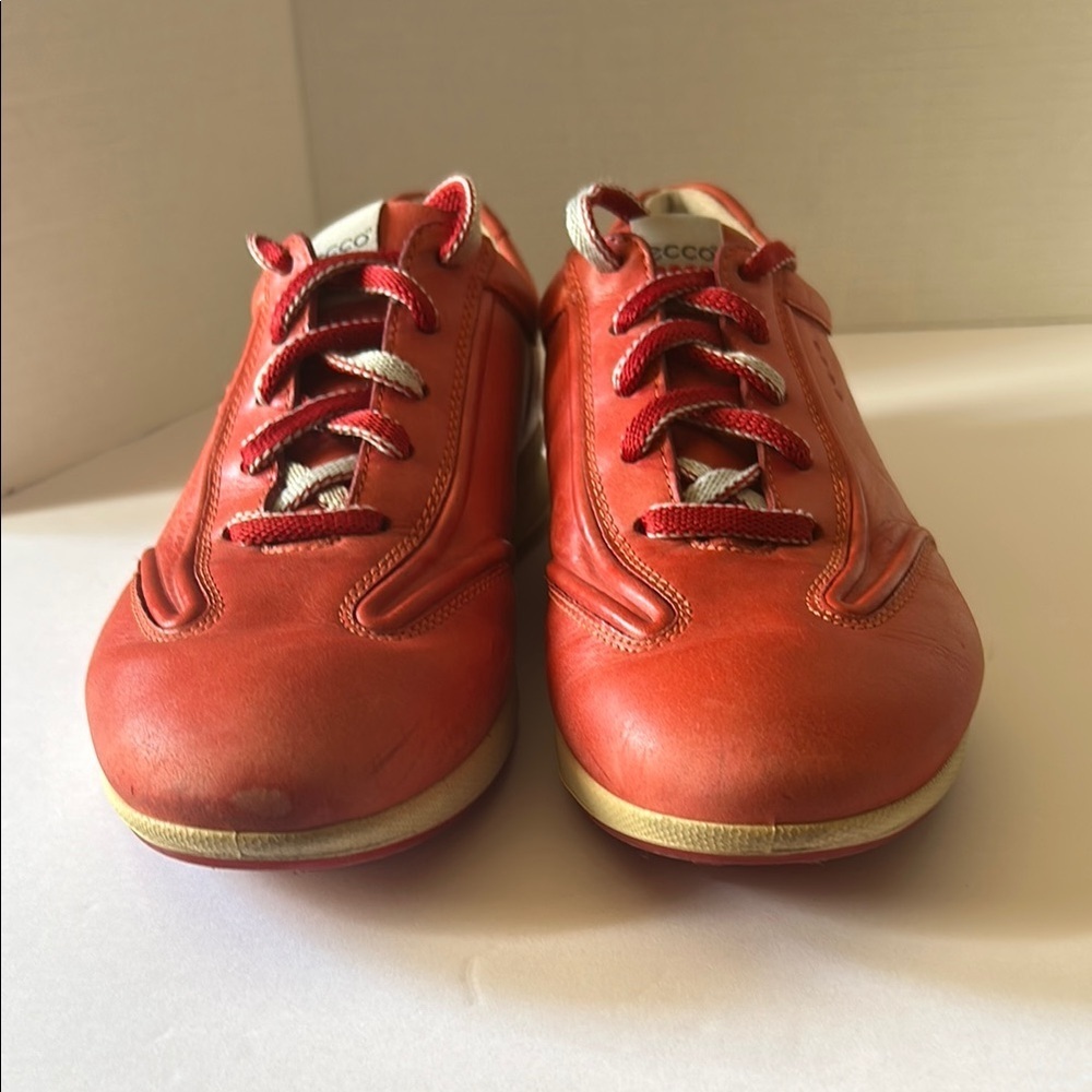 Ecco Red Sneakers Classic Design Everyday Comfort